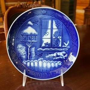 Royal Copenhagen Blue & White Annual Christmas Plate - 2001